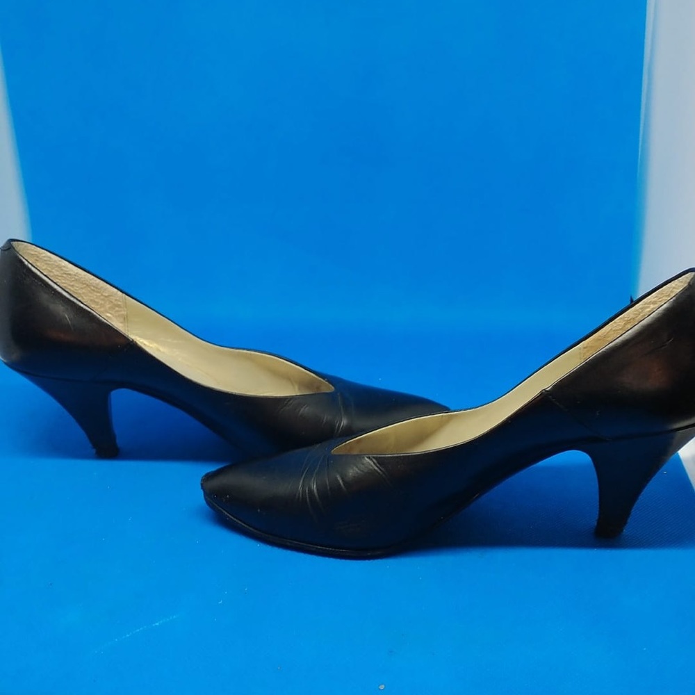 Yves Saint Laurent‎ Black Leather Pumps